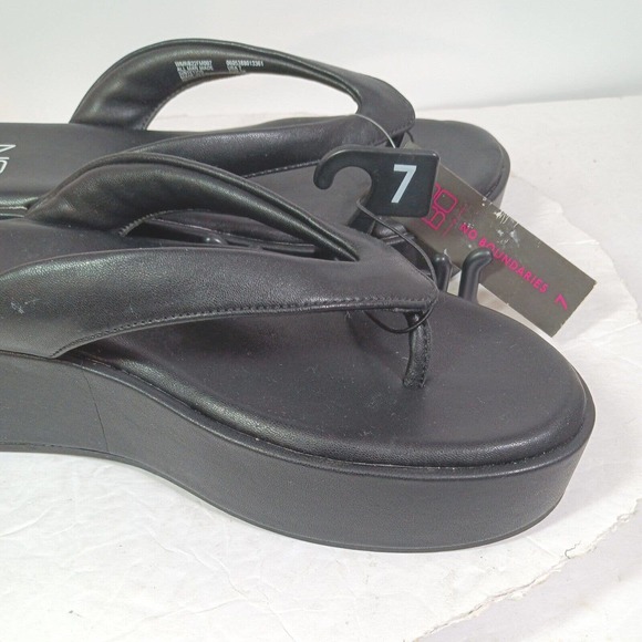 Women's NOBO' Black Wedge Faux Leather, memory foam Flip Flop Shoes, Size 7 - Picture 3 of 8